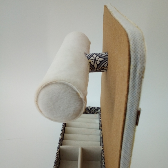 Jewelry Stand w. 3 New Pairs of Colorful Fringe Earrings - Picture 6 of 16